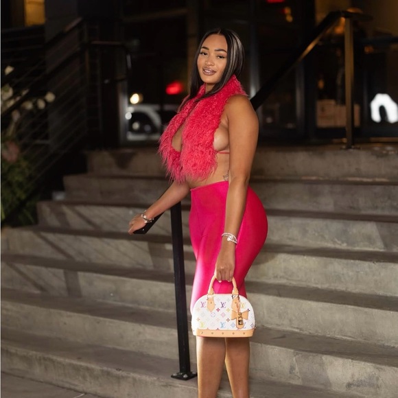 AW Chic - Picture 3 of 4